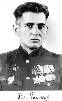 Олесь Гончар фото 1945 рік